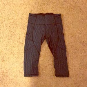 Lulu lemon green and black cropped leggings